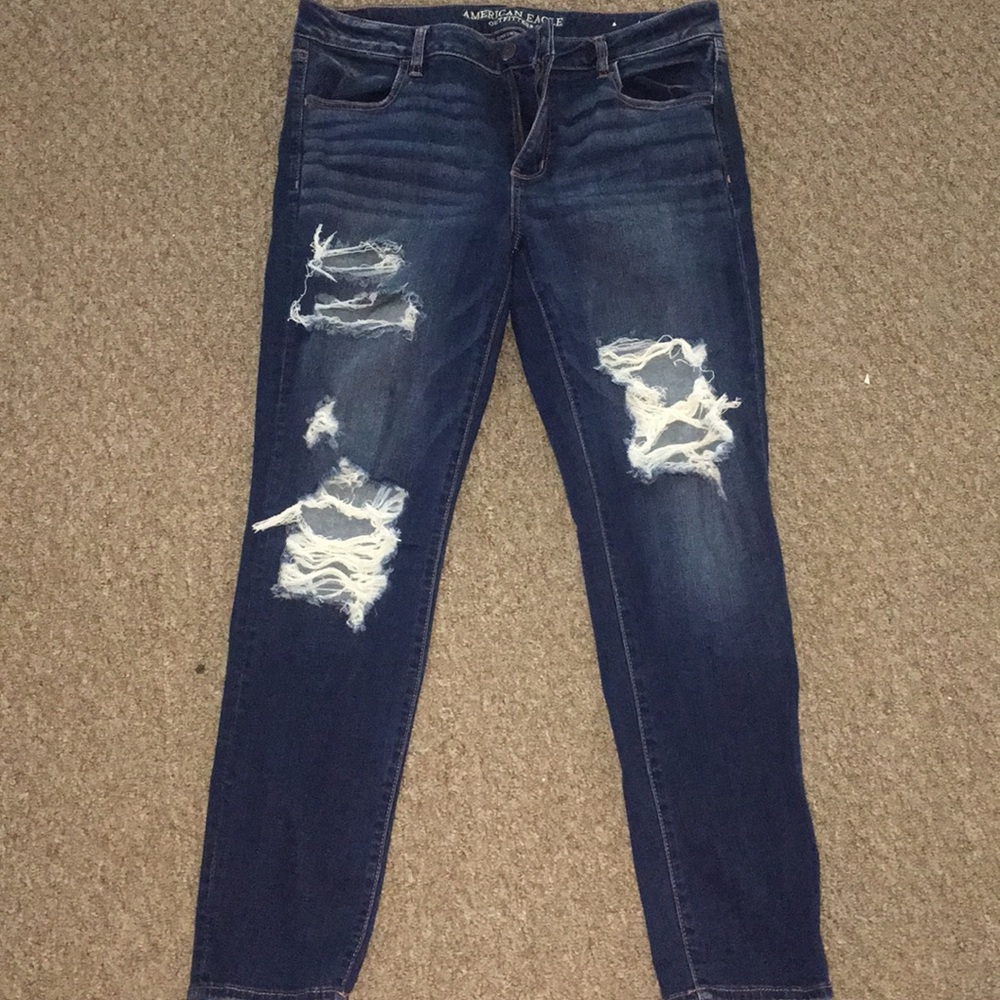 Like new condition AE distressed jegging